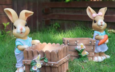 戶外草坪可愛的兩只玻璃鋼兔子雕塑