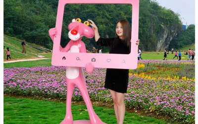 景區廣場站立拍照玻璃鋼粉紅豹雕塑