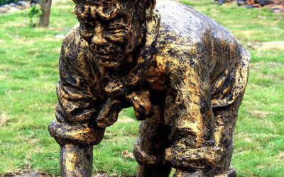 農(nóng)耕插秧的農(nóng)民小品玻璃鋼仿銅人物雕塑