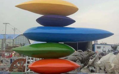 景區(qū)廣場玻璃鋼彩繪創(chuàng)意疊羅漢水滴雕塑