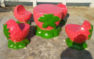 游樂場擺放水果草莓組合桌椅玻璃鋼休閑座椅