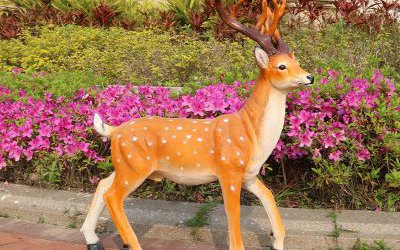 景區玻璃鋼仿真彩繪梅花鹿雕塑