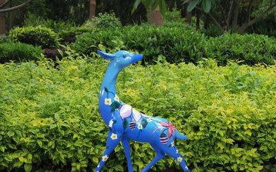 公園景區玻璃鋼藍色彩繪鹿雕塑