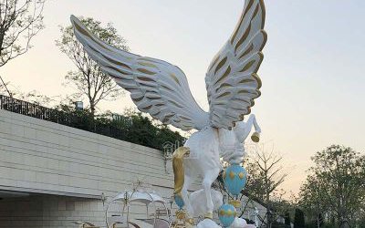 游樂場擺放的玻璃鋼彩繪飛馬雕塑