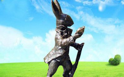 草坪裝飾一只個(gè)性的玻璃鋼仿銅兔子雕塑