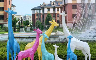 玻璃鋼彩繪五顏六色的戶外景觀動(dòng)物幾何長頸鹿雕塑