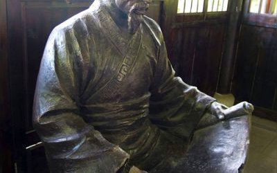 學(xué)院擺放唐朝書(shū)法家玻璃鋼仿銅歐陽(yáng)詢雕塑