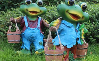 花園里玻璃鋼卡通彩繪戶外跳水的青蛙雕塑