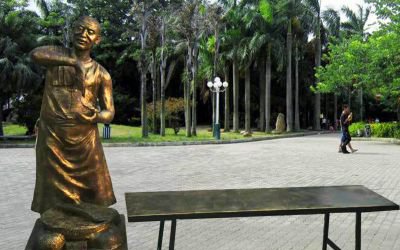 步行街小吃人物玻璃鋼仿銅雕塑