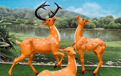 玻璃鋼彩繪景區仿真動物梅花鹿雕塑
