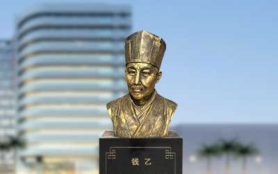 校園擺放宋代著名的兒科醫(yī)家錢乙頭像銅雕