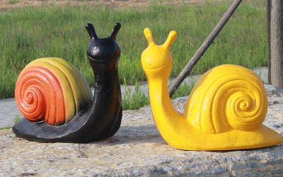 戶(hù)外游樂(lè)場(chǎng)擺放的玻璃鋼卡通蝸牛雕塑