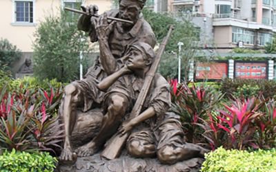 校園景區(qū)玻璃鋼仿銅人物景觀八路軍雕塑