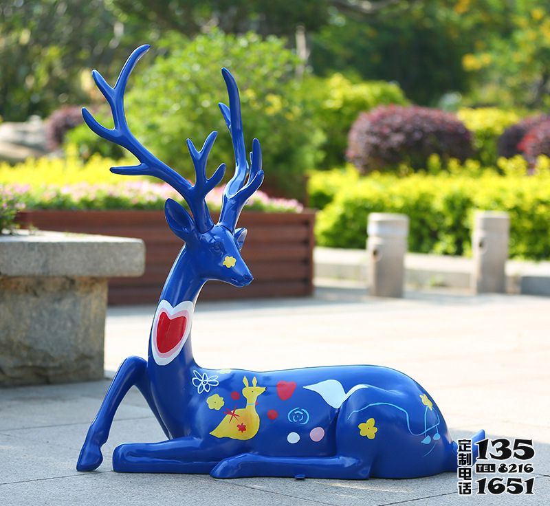 戶(hù)外街道大型景觀一只臥著的玻璃鋼藍(lán)色梅花鹿雕塑 戶(hù)外街道大型景觀一只臥著的玻璃鋼藍(lán)色梅花鹿雕塑