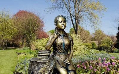 草坪園林創意玻璃鋼仿銅讀書人物雕塑