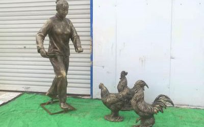 民俗戶外庭院玻璃鋼仿銅喂雞雕塑