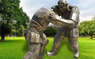 學(xué)院操場(chǎng)玻璃鋼仿銅摔跤人物雕塑