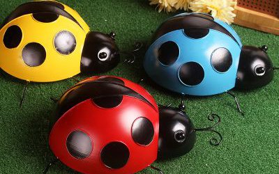 戶外綠地?cái)[放的玻璃鋼仿真彩繪七星瓢蟲雕塑