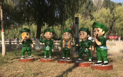 戶外園林玻璃鋼卡通創意景觀小紅軍雕塑