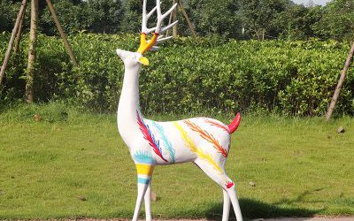 公園街道創(chuàng)意玻璃鋼彩繪大型戶外景觀梅花鹿雕塑