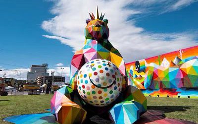 戶外廣場創(chuàng)意玻璃鋼彩繪卡通幾何熊雕塑